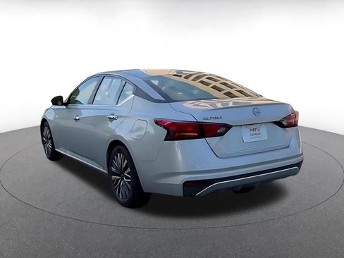 Used 2025 Nissan Altima 2.5 SV FWD image 11