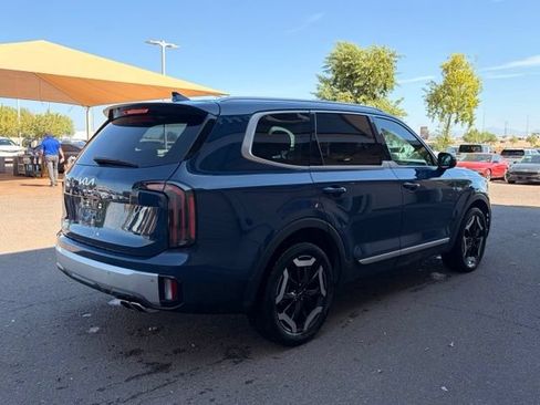 Used 2023 Kia Telluride EX w/ EX Captain's Chair Package FWD image 3