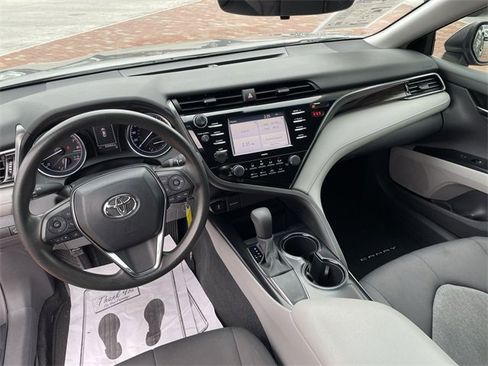 Used 2020 Toyota Camry LE image 14