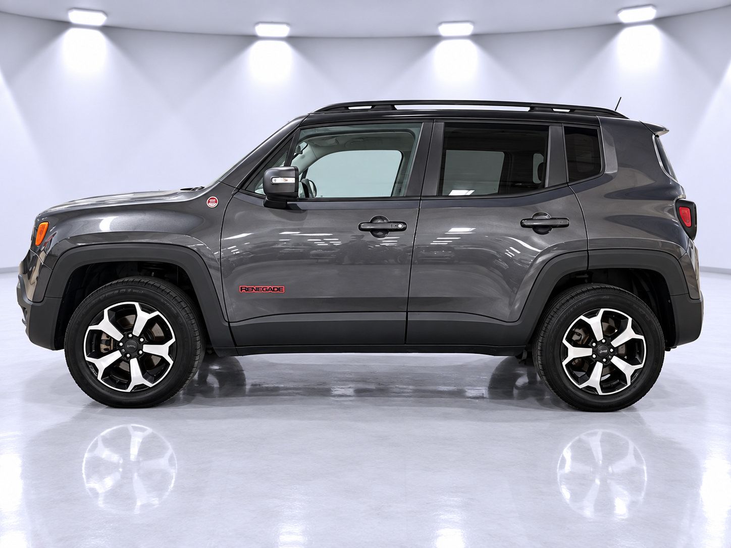 Used 2019 Jeep Renegade Trailhawk AWD/4WD image 3
