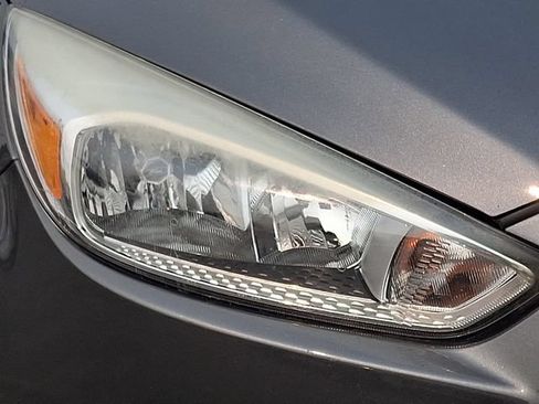 Used 2017 Ford Focus SE FWD image 9