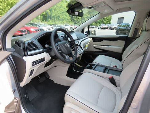 New 2026 Honda Odyssey Touring image 2