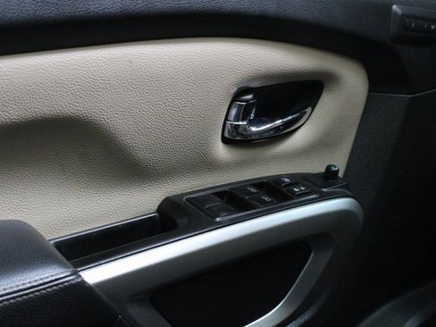 Used 2016 Nissan Titan SL image 12