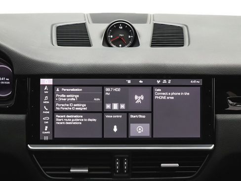 Used 2021 Porsche Cayenne w/ Premium Package image 36