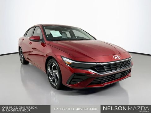 Used 2025 Hyundai Elantra Limited FWD image 3