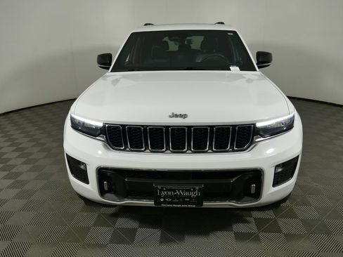 Used 2023 Jeep Grand Cherokee Overland w/ Luxury Tech Group IV AWD/4WD image 8