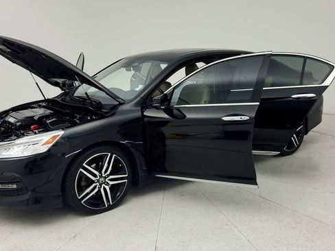 Used 2016 Honda Accord Touring image 11