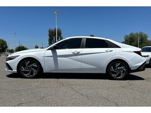 Used 2025 Hyundai Elantra Sport FWD image 2