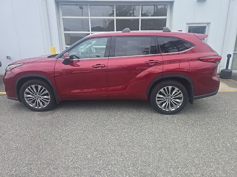 Used 2021 Toyota Highlander Platinum image 8