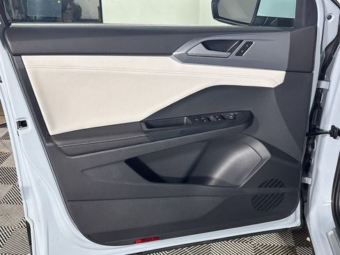 New 2025 Volkswagen Taos SE image 10
