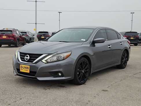 Used 2017 Nissan Altima 2.5 SR w/ Midnight Edition Package image 7