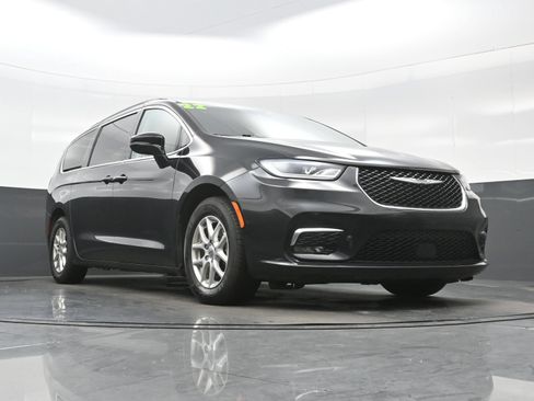 Used 2022 Chrysler Pacifica Touring-L FWD image 30