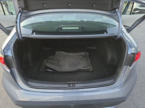 Used 2022 Toyota Corolla LE image 12