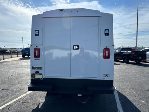 New 2026 Chevrolet Express 3500 RWD image 7