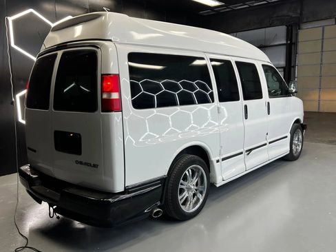 Used 2006 Chevrolet Express 1500 w/ Preferred Equipment Group RWD image 4