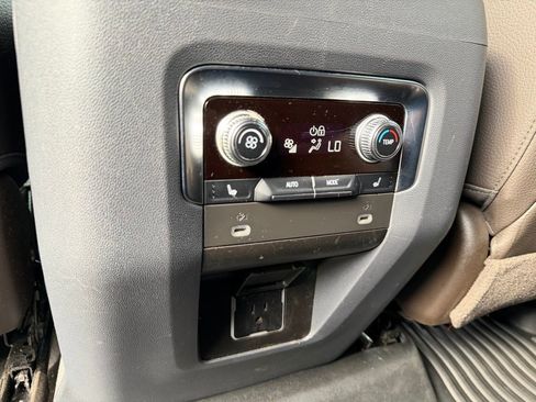 Used 2021 GMC Yukon Denali w/ Denali Premium Package image 18