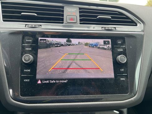 Used 2021 Volkswagen Tiguan SE image 22
