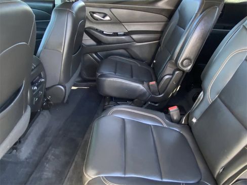 Used 2020 Chevrolet Traverse LT w/ LT Premium Package image 18
