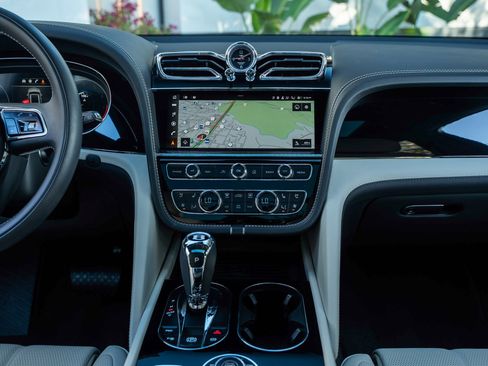 Used 2023 Bentley Bentayga Extended Wheelbase image 38