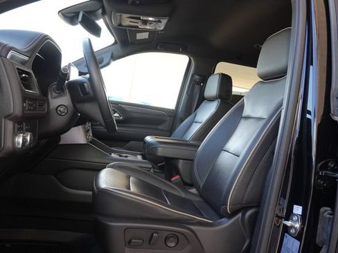 Used 2024 GMC Yukon XL SLT w/ SLT Luxury Package AWD/4WD image 11