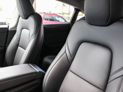 Used 2023 Tesla Model Y Long Range AWD/4WD image 28