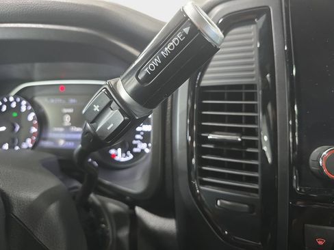Used 2024 Nissan Titan SV w/ SV Convenience Package RWD image 15