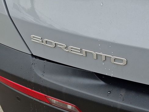 Used 2023 Kia Sorento S w/ Panoramic Sunroof Package image 30