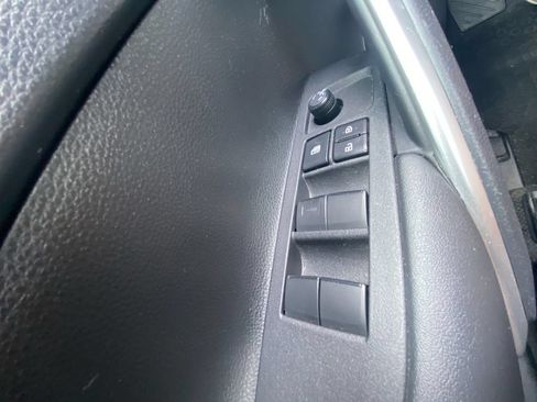 Used 2024 Toyota Corolla Cross LE w/ Moonroof Package AWD/4WD image 17