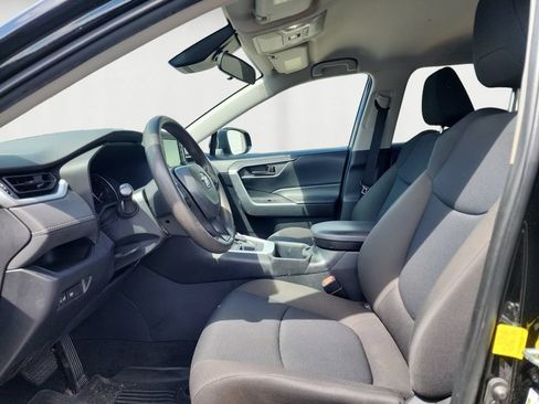 Used 2022 Toyota RAV4 LE AWD/4WD image 10