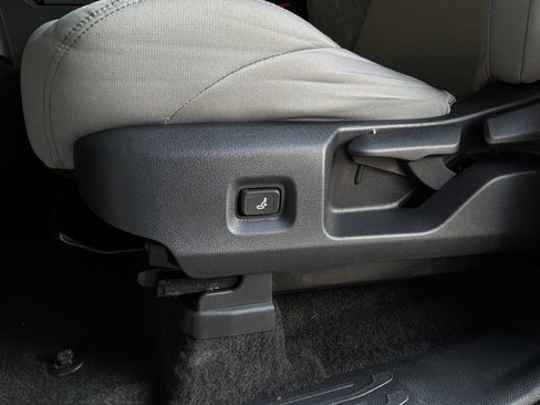 Used 2025 Toyota Tacoma SR5 AWD/4WD image 12