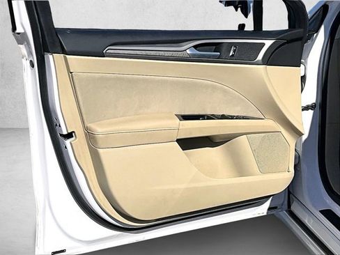 Used 2016 Ford Fusion SE image 17