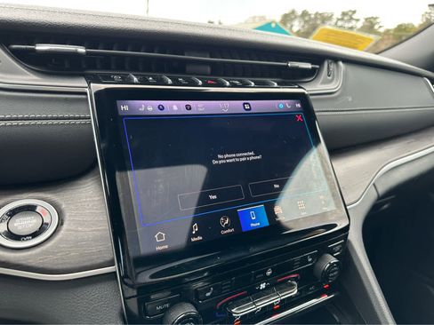 Used 2025 Jeep Grand Cherokee Limited image 18