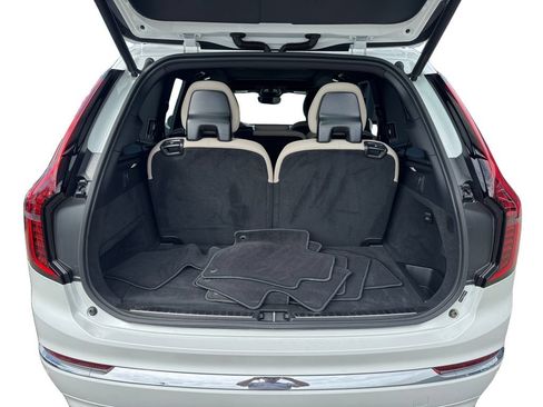 Certified 2025 Volvo XC90 B5 Core AWD/4WD image 6