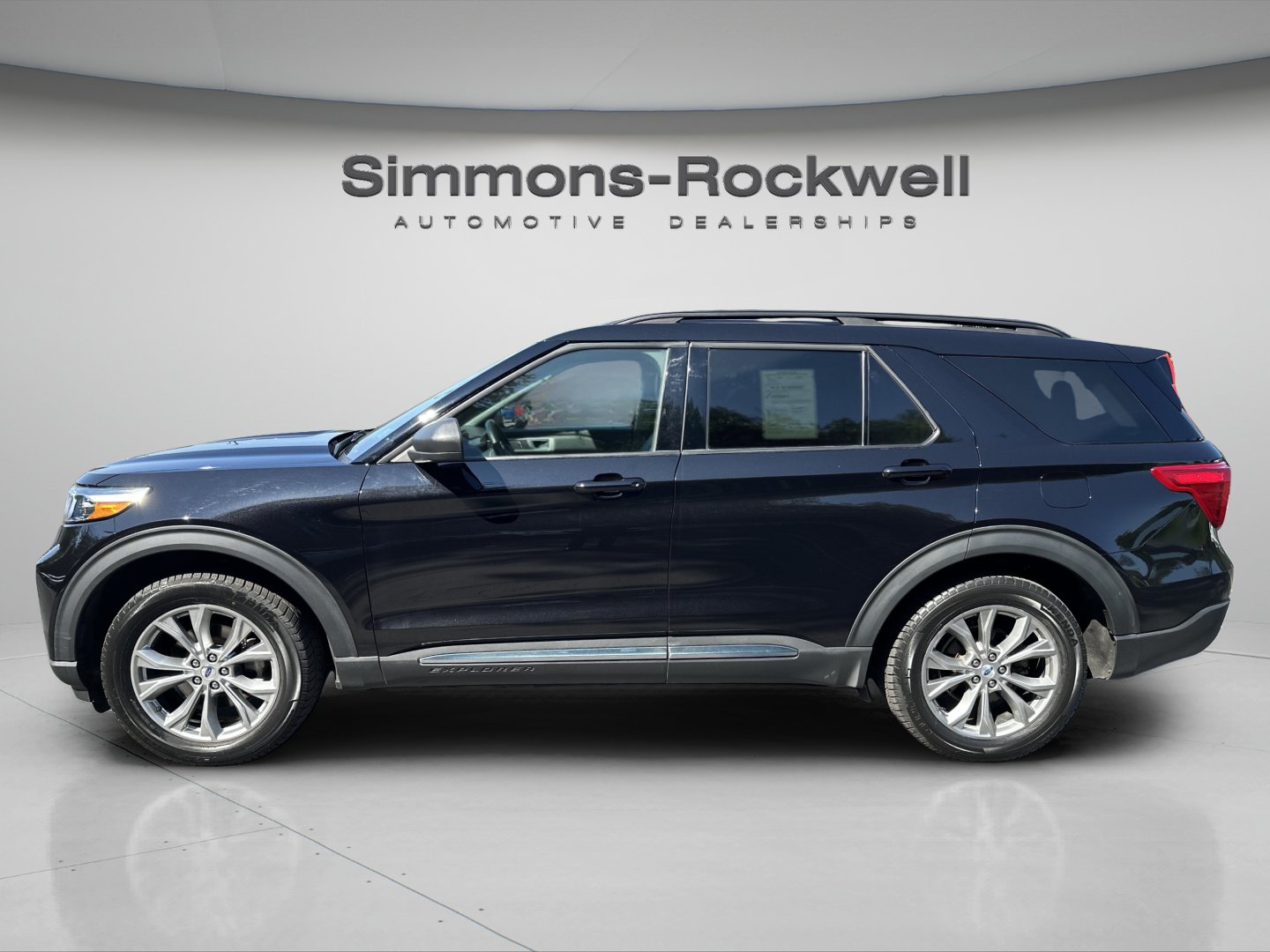 Used 2023 Ford Explorer XLT w/ Equipment Group 202A AWD/4WD image 2