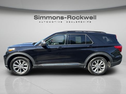Used 2023 Ford Explorer XLT w/ Equipment Group 202A AWD/4WD image 2