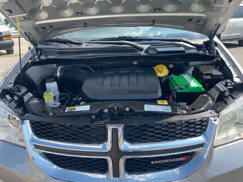 Used 2019 Dodge Grand Caravan SXT image 8