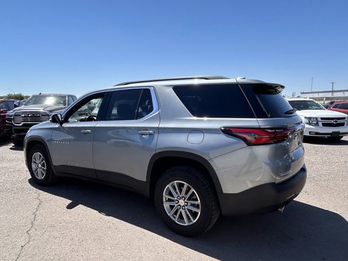 Used 2023 Chevrolet Traverse LT FWD image 3