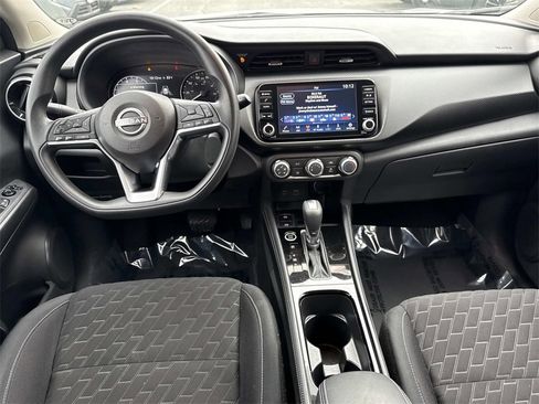 Used 2023 Nissan Kicks SV image 2
