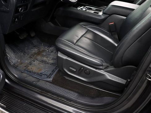 Used 2022 Ford Expedition Max XLT image 25