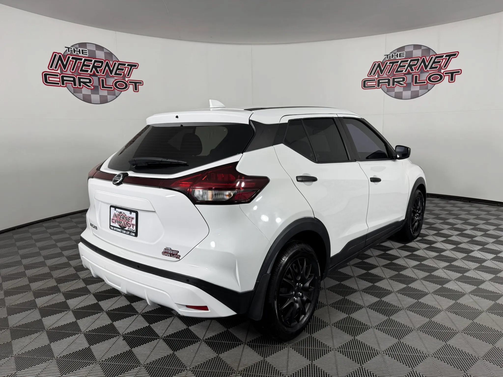 Used 2021 Nissan Kicks S FWD image 7