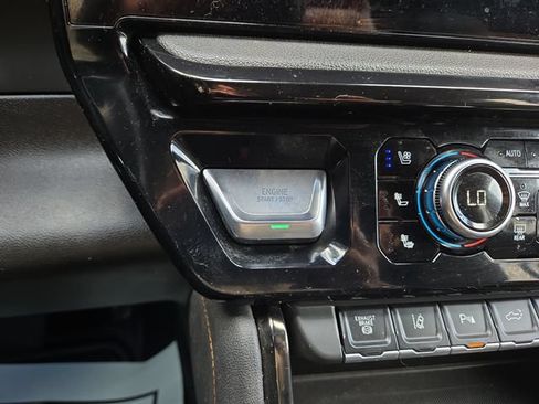 Used 2025 GMC Sierra 3500 AT4 w/ AT4 Premium Plus Package AWD/4WD image 24