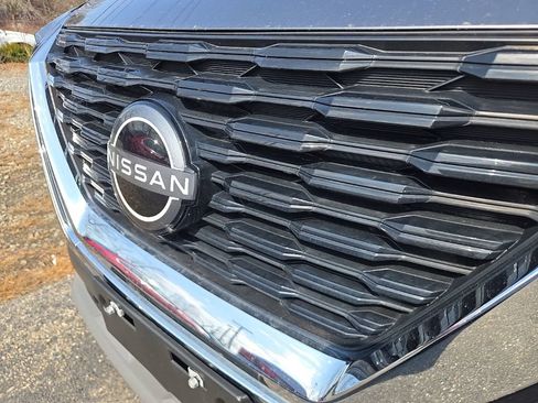 Used 2023 Nissan Rogue SV w/ SV Premium B Package image 5