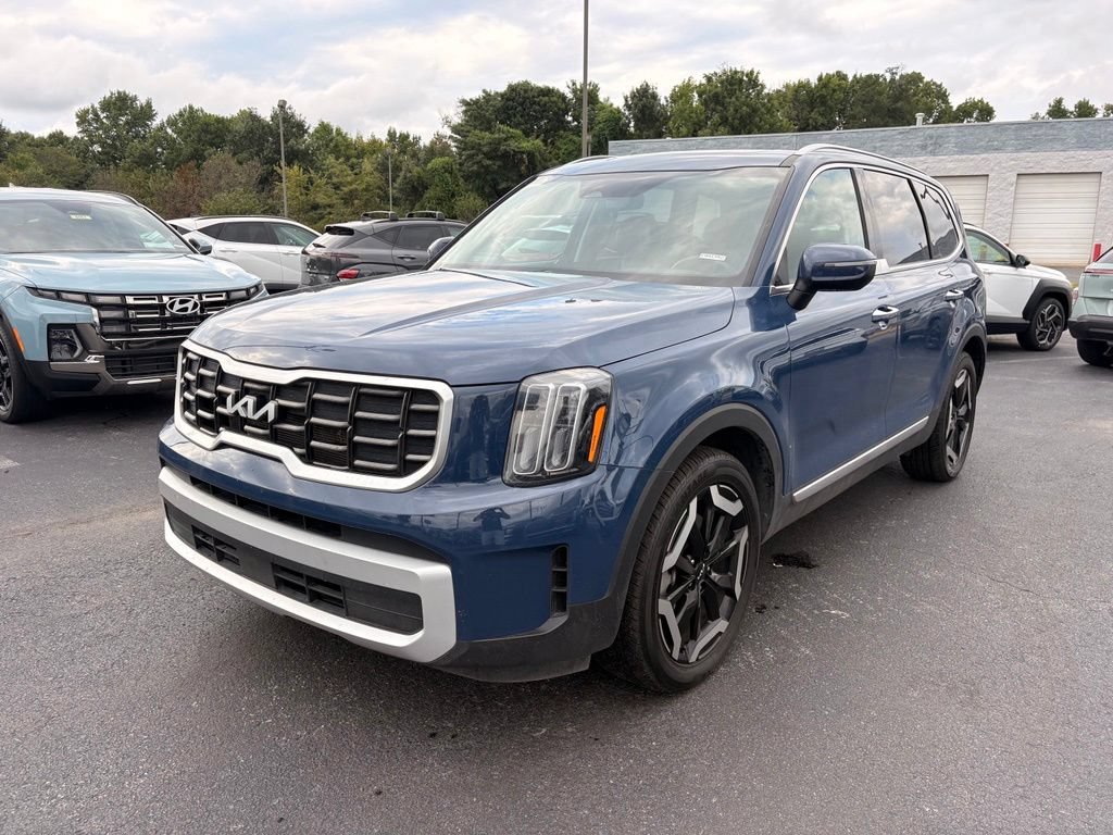Used 2025 Kia Telluride S AWD/4WD image 3