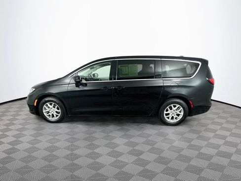 Certified 2023 Chrysler Pacifica Touring-L FWD image 6