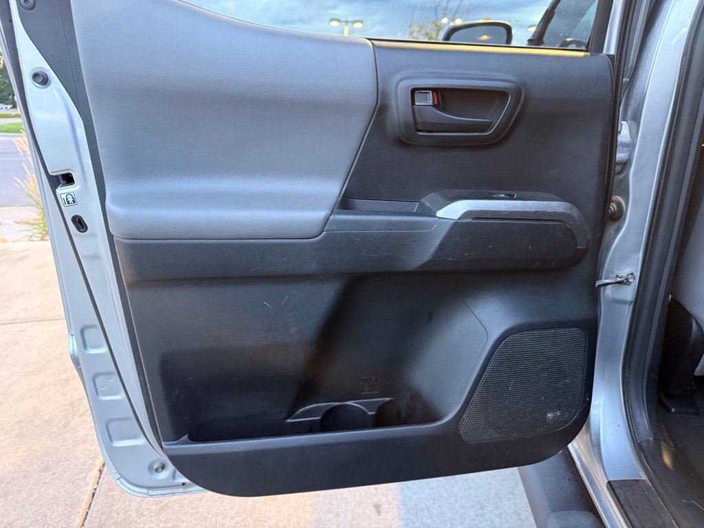 Used 2019 Toyota Tacoma SR5 AWD/4WD image 22