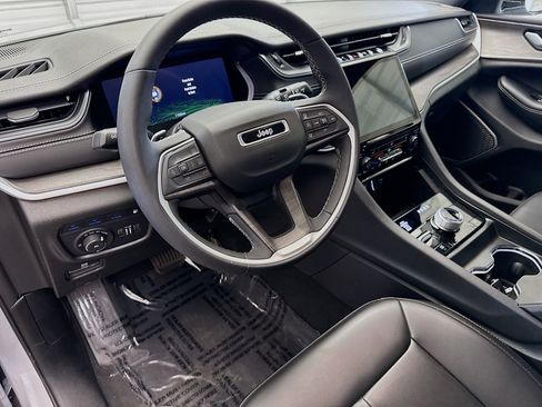 Used 2024 Jeep Grand Cherokee Limited 4xe image 7