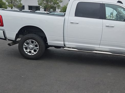 Used 2023 RAM 2500 Laramie AWD/4WD image 3