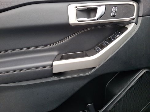 Certified 2024 Ford Explorer XLT w/ Class IV Trailer Tow Package image 13