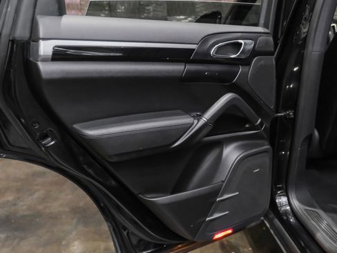 Used 2018 Porsche Cayenne AWD/4WD image 42