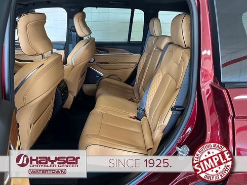 Used 2025 Jeep Grand Cherokee Summit AWD/4WD image 40